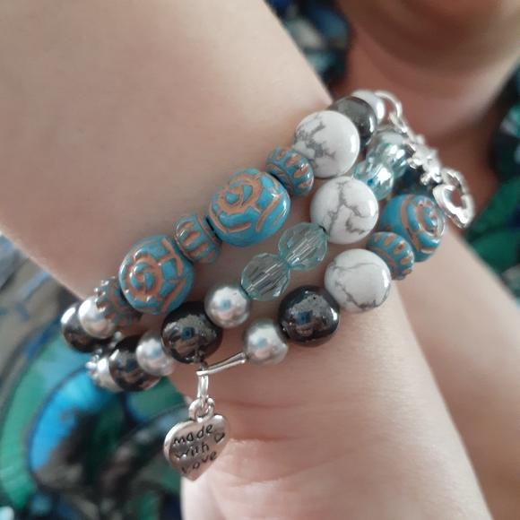 Handmade memory wire bracelet - Picture 2 of 2